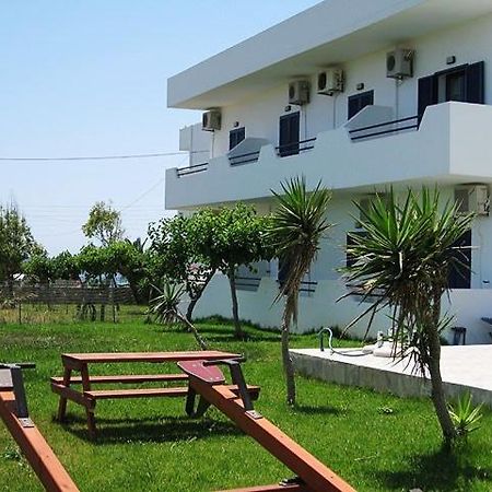 Flisvos Apartments Frangocastelo Exterior photo